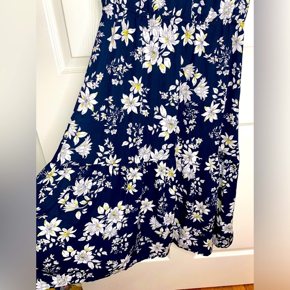 Banana Republic Tie Front Floral Ruffled Midi Dress size 10, Navy Blue Flowy - Picture 3 of 6